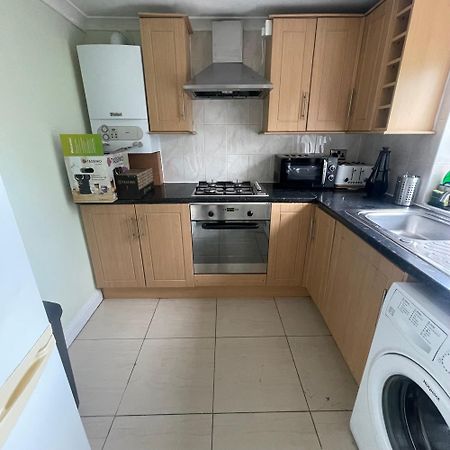 Entire 3 Bedroom Home - Minutes To Emirates Stadium! London Exteriör bild