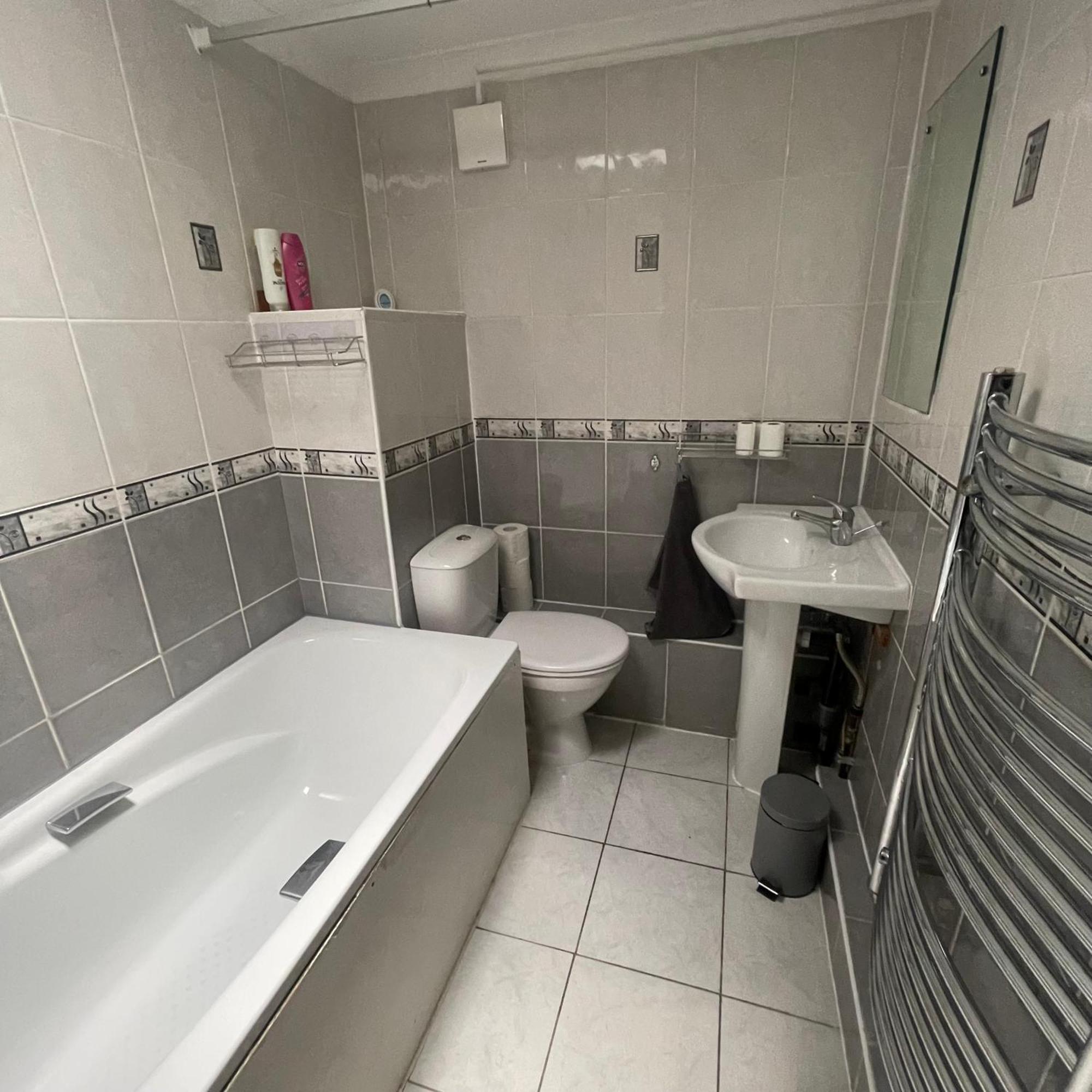 Entire 3 Bedroom Home - Minutes To Emirates Stadium! London Exteriör bild