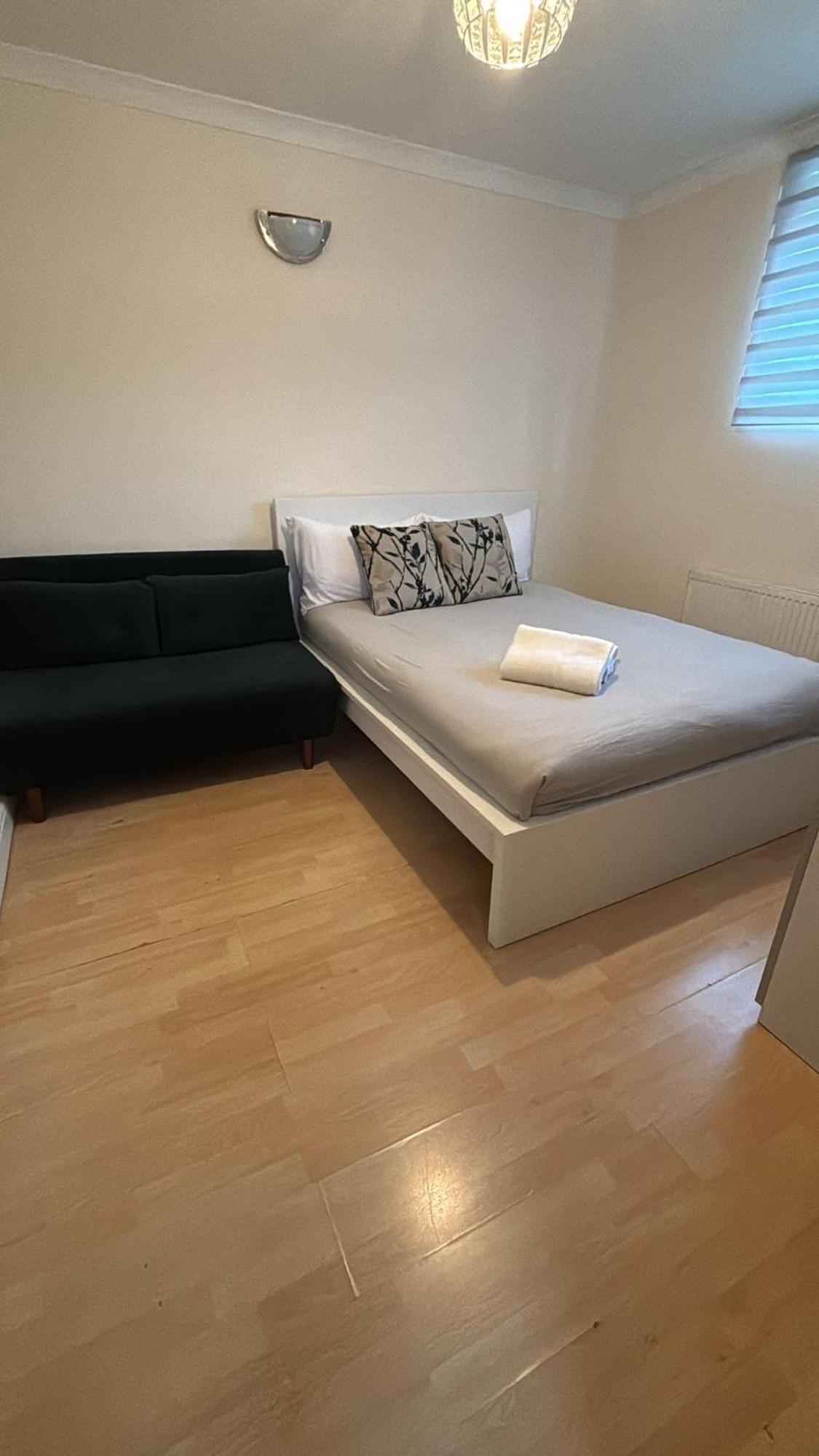 Entire 3 Bedroom Home - Minutes To Emirates Stadium! London Exteriör bild